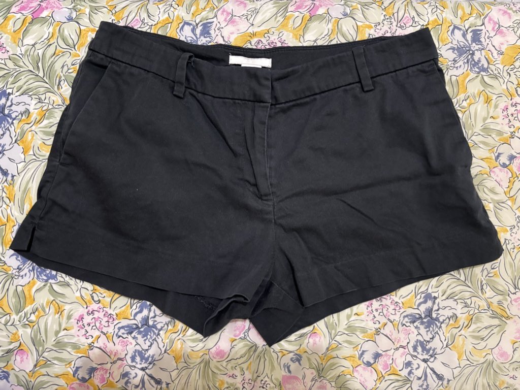 babymonstea's tweet image. wts celana pendek shorts h&m
size 34
dijual karena kegedean 😭
condi masih bagus banget pokoknya.
price: 50k
dom tgr, co lewat 🍊 ya