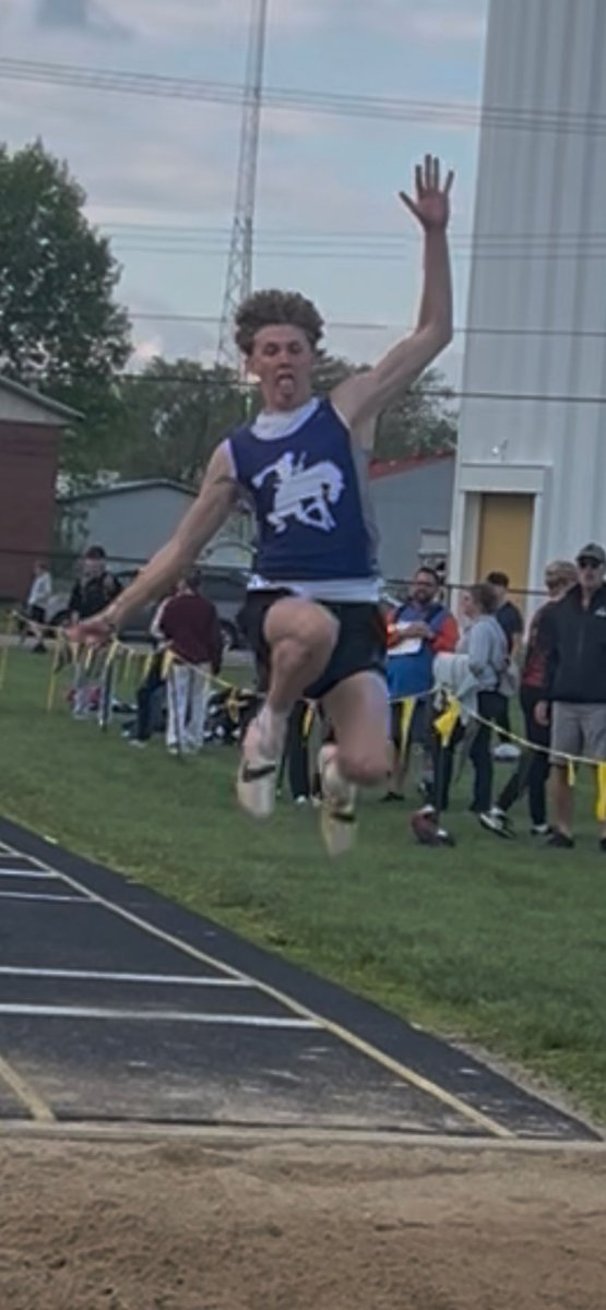 Huge PRs from our Jumpers at the LPC meet Friday! Crystal Ramirez 5th place in HJ. Tanner Thomas and Remi Roberts McGeehon 5th and 7th place in LJ. Brody and Braden Phillips 2nd and 3rd in TJ.