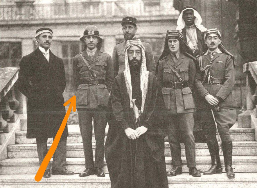 الباشا نوري السعيد #الزبيدي بجوار فيصل يعد نوري السعيد حاكم العراق الفعلي وفي زمن المملكة العراقية الهاشمية كل السلطة والملوك لعبه بيديه