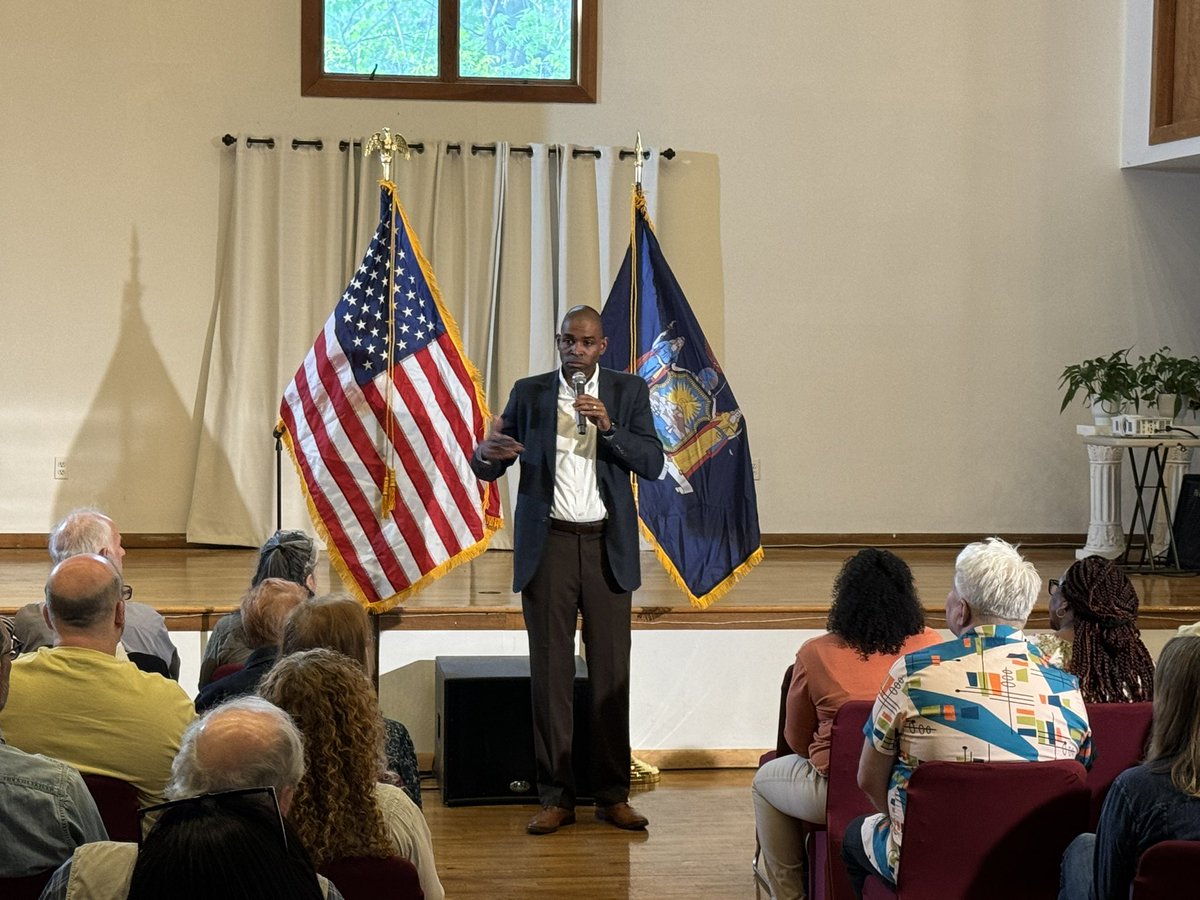ESVoices's tweet image. Last night, Empire State Voices joined @LtGovDelgado for a Leaders Who Listen town hall in Sparkill. While @RepMikeLawler kicks people out, the Lt. Governor listens.
He spoke about the importance of preserving Medicaid and the millions of New Yorkers that rely on it.