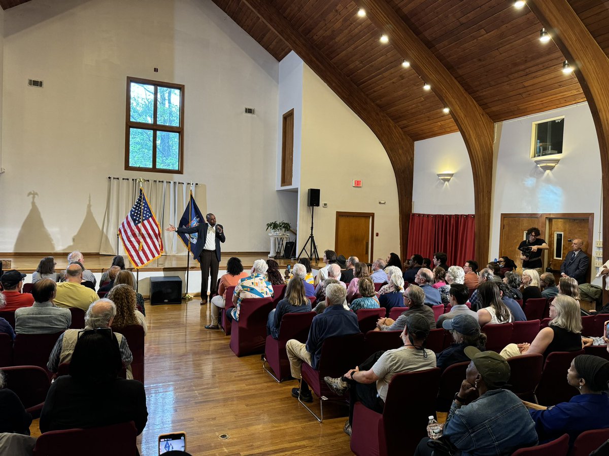 ESVoices's tweet image. Last night, Empire State Voices joined @LtGovDelgado for a Leaders Who Listen town hall in Sparkill. While @RepMikeLawler kicks people out, the Lt. Governor listens.
He spoke about the importance of preserving Medicaid and the millions of New Yorkers that rely on it.