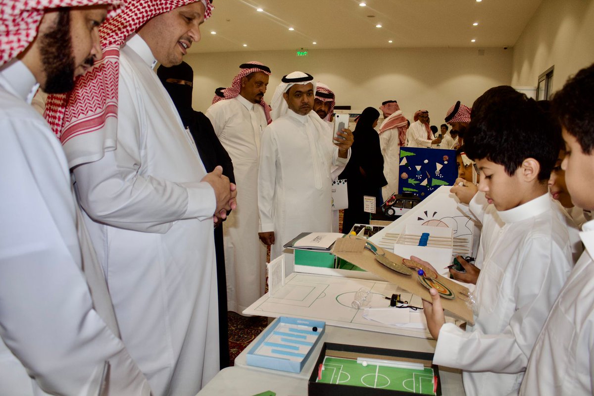 space2020space's tweet photo. مشاركة طلاب مدرسة #عثمان_الثقفي_الابتدائية بالطائف في المعرض الختامي للبرنامج الوزاري #مساحة_الابتكار
وتكريم المدرسة ومعلم الموهوبين والطلاب بالشهادات والدروع التذكارية من قبل رئيس #قسم_الموهوبين بالطائف أ. سامي العصيمي #تعليم_الطائف
@MOE_TIF_05 https://t.co/zlBm8aDrh6