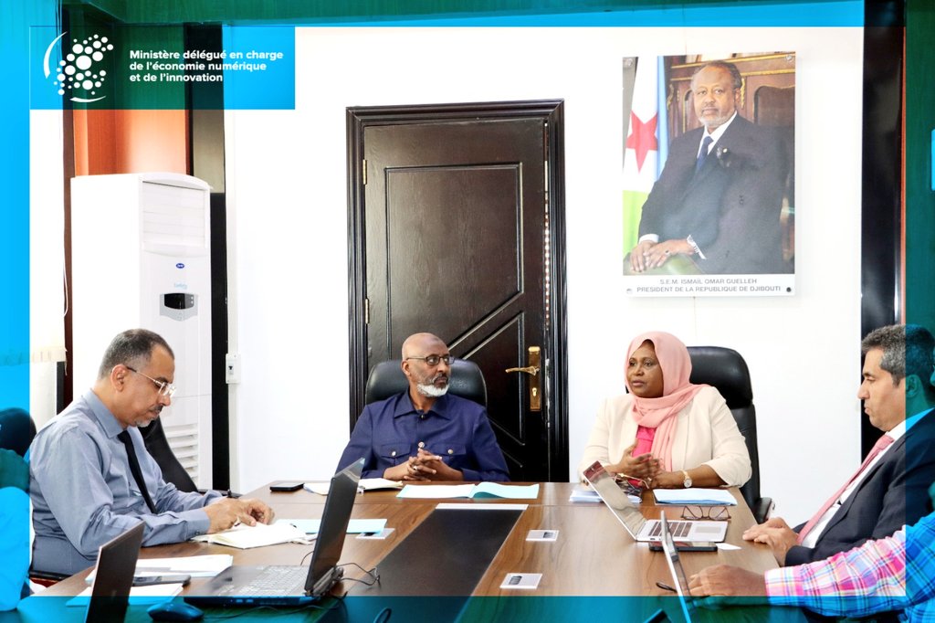MENIDjib's tweet image. Rencontre stratégique entre le @MenfopDjib et le #MDENI
Ce matin,S.E.Mme @MariamHamadou1,Ministre de l’Économie Numérique et de l’Innovation,a été reçue par SE. M. Moustapha Mohamed Mahamoud, Ministre de l’Éducation Nationale et de la Formation Professionnelle,au siège du MENFOP