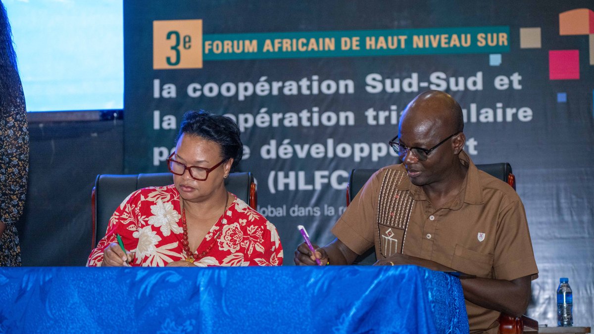 Afrobarometer and African Peer Review Mechanism (<a href="/APRMorg/">African Peer Review Mechanism (APRM)</a> ) renew partnership to strengthen governance data and accountability in Africa.

Head over to our website to read more: bit.ly/3SnprMN

#Accountability #Partnership #VoicesAfrica