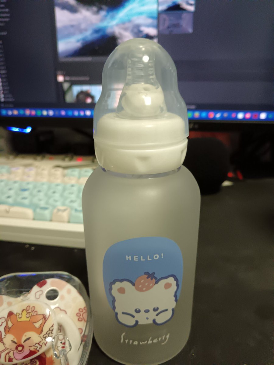 新的奶瓶到了还有三个奶嘴😍😀🍼