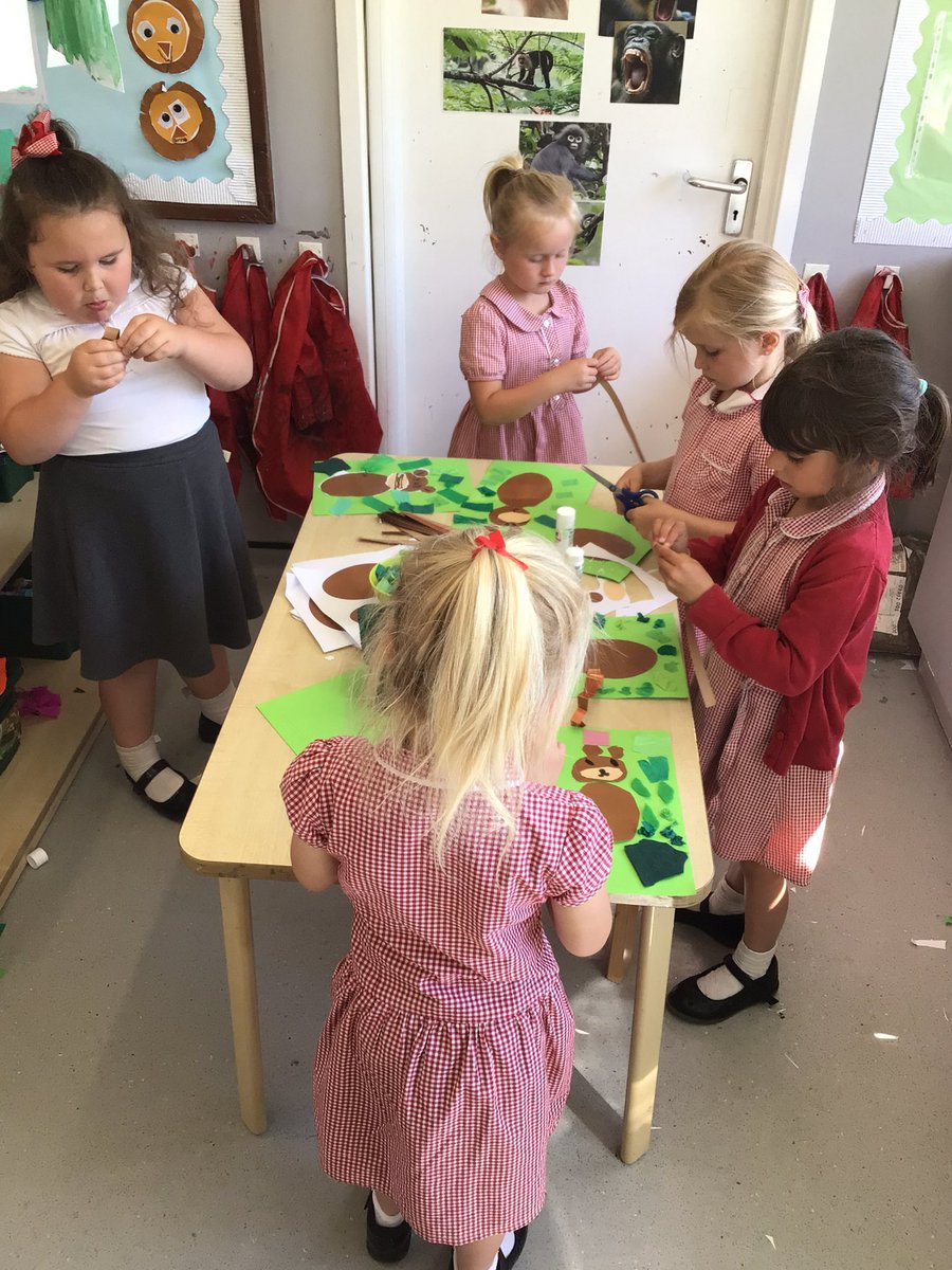 Foundation have been reading ‘The Emerald Forest’ by Catherine Ward this week. We have talked about the story and have made some cute orangutans🦧using lots of different creative skills. Well done 👍😁