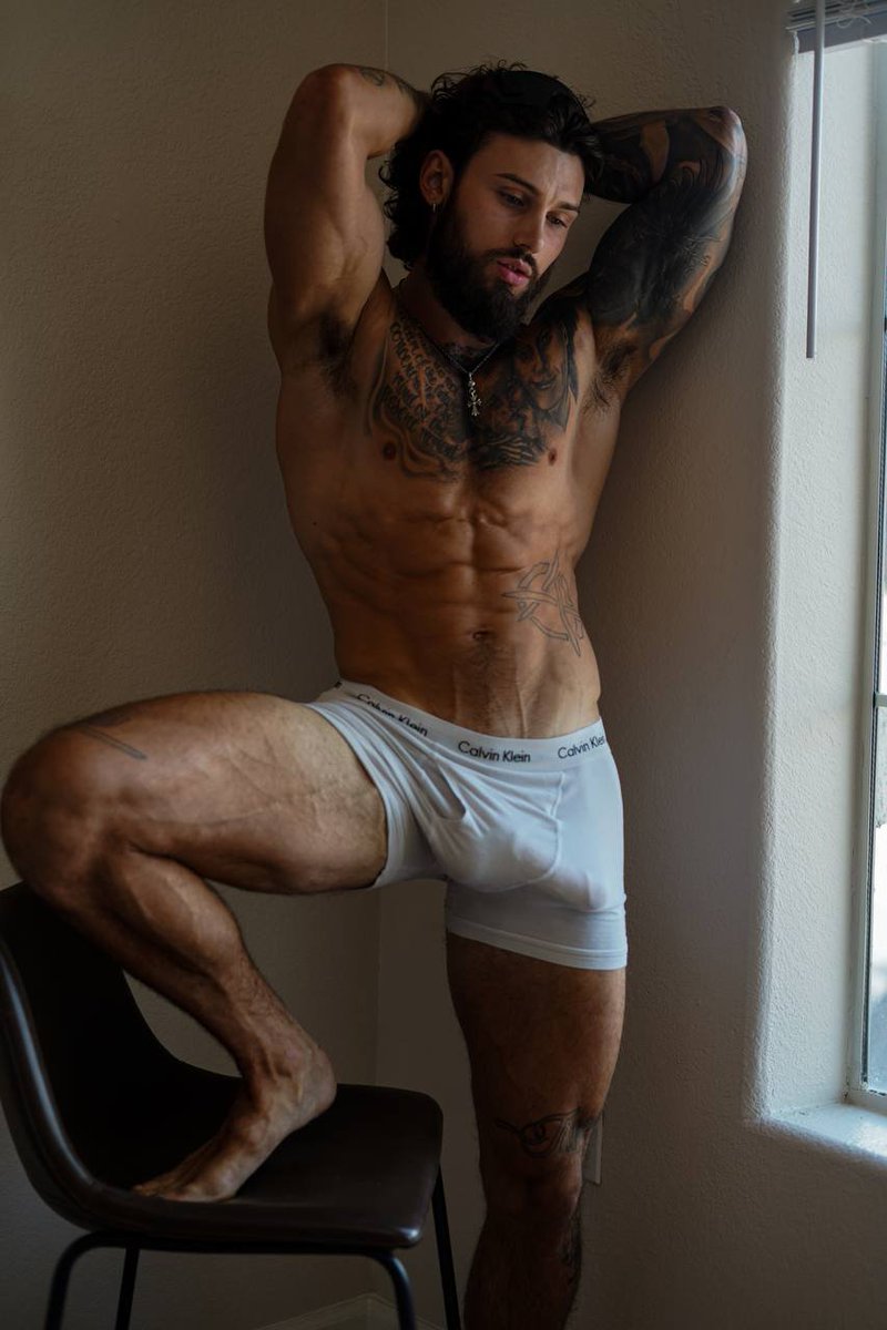 say hi for a suprise pic in ur dms