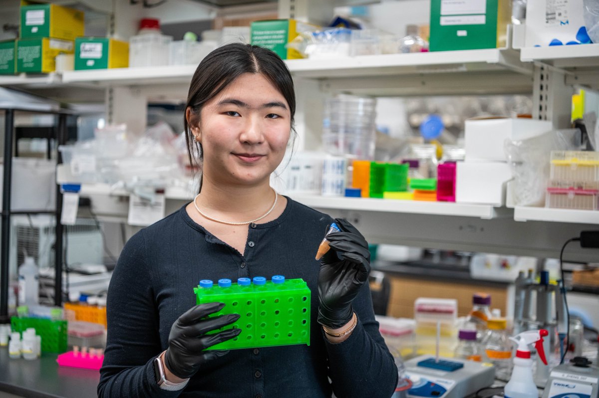 Carnegie Mellon University (@carnegiemellon) on Twitter photo Cindy Jiang, a <a href="/CMUEngineering/">CMU College of Engineering</a> student, wants to improve detection and treatment of pancreatic cancer.
Her work aims at detecting KRAS Q61H, a gene mutation. Detecting the mutations earlier could diagnose pancreatic cancer sooner and save lives.
ā”ļø cmu.is/SURF-Biomedica⦠Cindy Jiang, a <a href="/CMUEngineering/">CMU College of Engineering</a> student, wants to improve detection and treatment of pancreatic cancer.
Her work aims at detecting KRAS Q61H, a gene mutation. Detecting the mutations earlier could diagnose pancreatic cancer sooner and save lives.
ā”ļø cmu.is/SURF-Biomedicaā¦