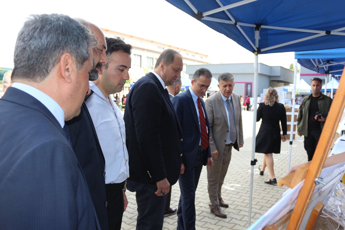 #GençMucitler
#EğitiminŞehriİZNİK
İMTALisesi Öğrencilerinin hazırladığı bilimsel çalışmaların ve projelerin sergilendiği 
#Tübitak4006BilimFuarı
 Protokol ve Davetlilerin katılımı ile 
açıldı
Okulumuzu,emeği geçen idareci öğretmen ve öğrencilerimizi tebrik ederiz
<a href="/Muhammet_Asil61/">Muhammet ASİL</a>