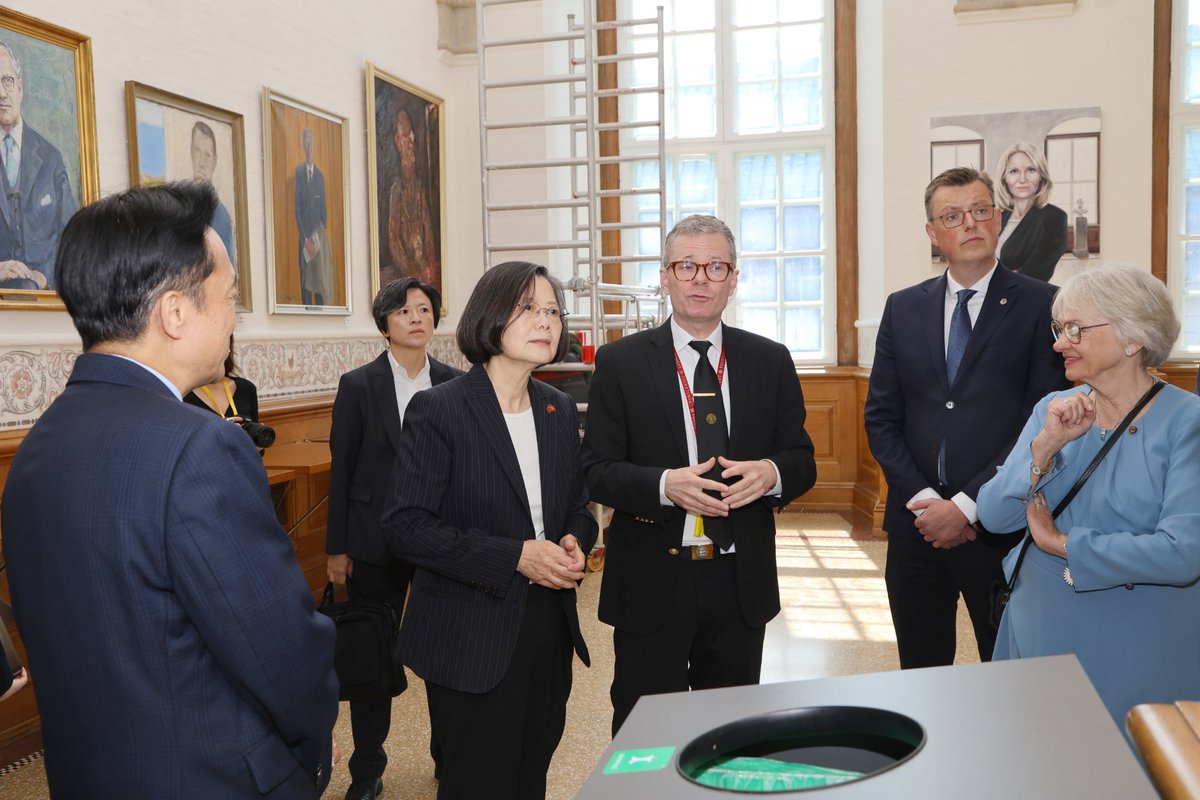 iingwen's tweet image. Today I had the opportunity to visit the #Danish parliament & thank its members, including our long-time friend @Pia_Kjaersgaard, for supporting #Taiwan & our international participation. With all the progress we have made in recent years, I am confident that the partnership…