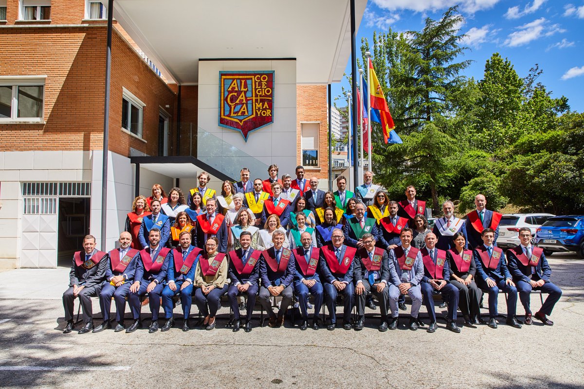 Acto Clausura Curso | Fotos de familia

Foto 1️⃣: autoridades junto a los colegiales del <a href="/cmalcalaoficial/">Colegio Mayor Alcalá</a> este curso 2024-2025

Foto 2️⃣: autoridades junto a los representantes de equipos directivos de <a href="/ccmmMadrid/">Asociación de Colegios Mayores de Madrid</a> 

#MásAlcalá #UnMayorEsMás