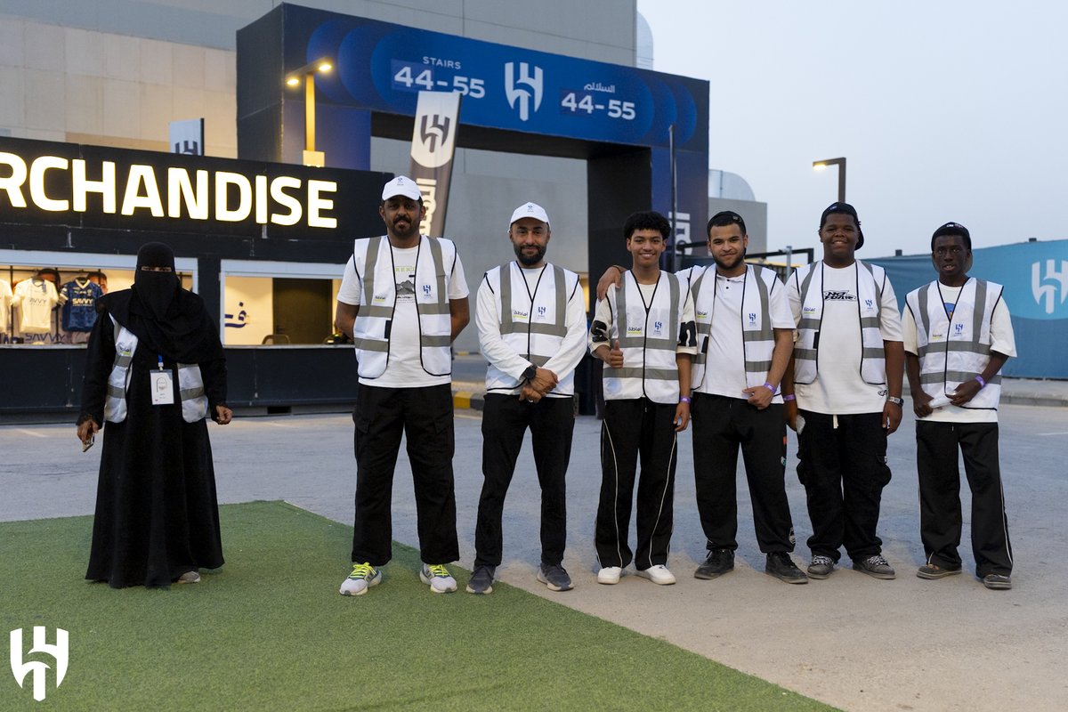 نظّم #الهلال بالتعاون مع <a href="/imatahKSA/">جمعية إماطة</a> حملة توعوية في ملعب "المملكة أرينا"، امتدادًا لمبادرة "ملعبك نظيف"، لتعزيز الوعي بالنظافة والسلوك الإيجابي في الملاعب