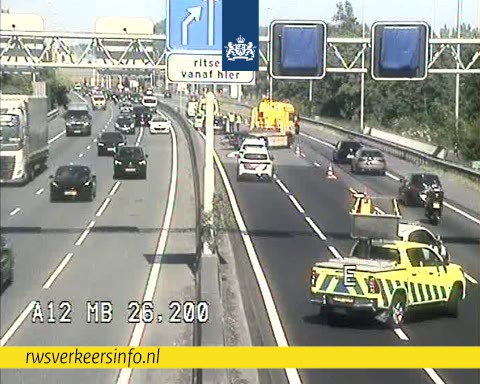 Op de #A12 richting Utrecht zijn twee ongevallen gebeurd. De één is bij Nootdorp en daar heb je een rijstrook minder. Het andere incident gebeurde bij knooppunt Gouwe en hier zijn twee rijstroken dicht. We verwachten beide incidenten rond 17:15 uur afgehandeld te hebben.