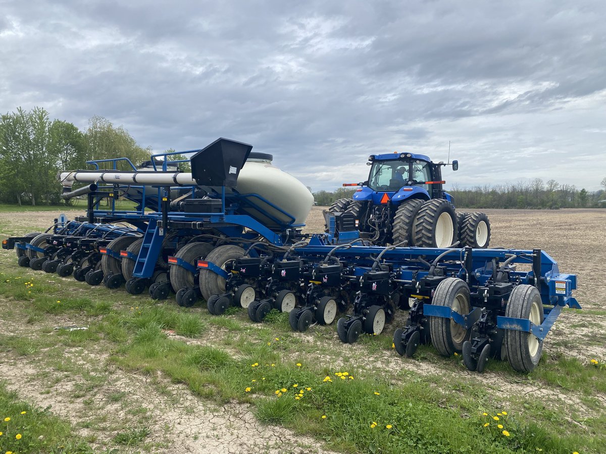 Corn all planted and first load of beans going in now. #plant25 #bennvilleacres