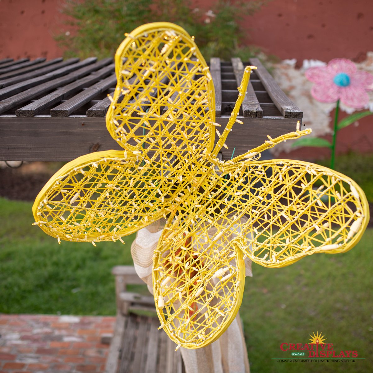 CDI1LED's tweet image. These giant blooms are the perfect way to say: “Spring has officially arrived!” 🌷🌼 #SpringDisplay #Spring #Flowers #CreativeDisplays