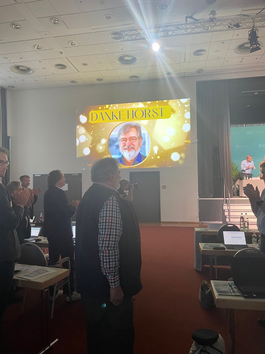 🎉 Danke, Horst Leithoff! 🙏
Heute verabschieden wir ein echtes Urgestein des BWE: Horst Leithoff, langjähriger Mitstreiter, Ideengeber und seit 2014 Sprecher des Bürgerwindbeirats, den er selbst ins Leben gerufen hat.
