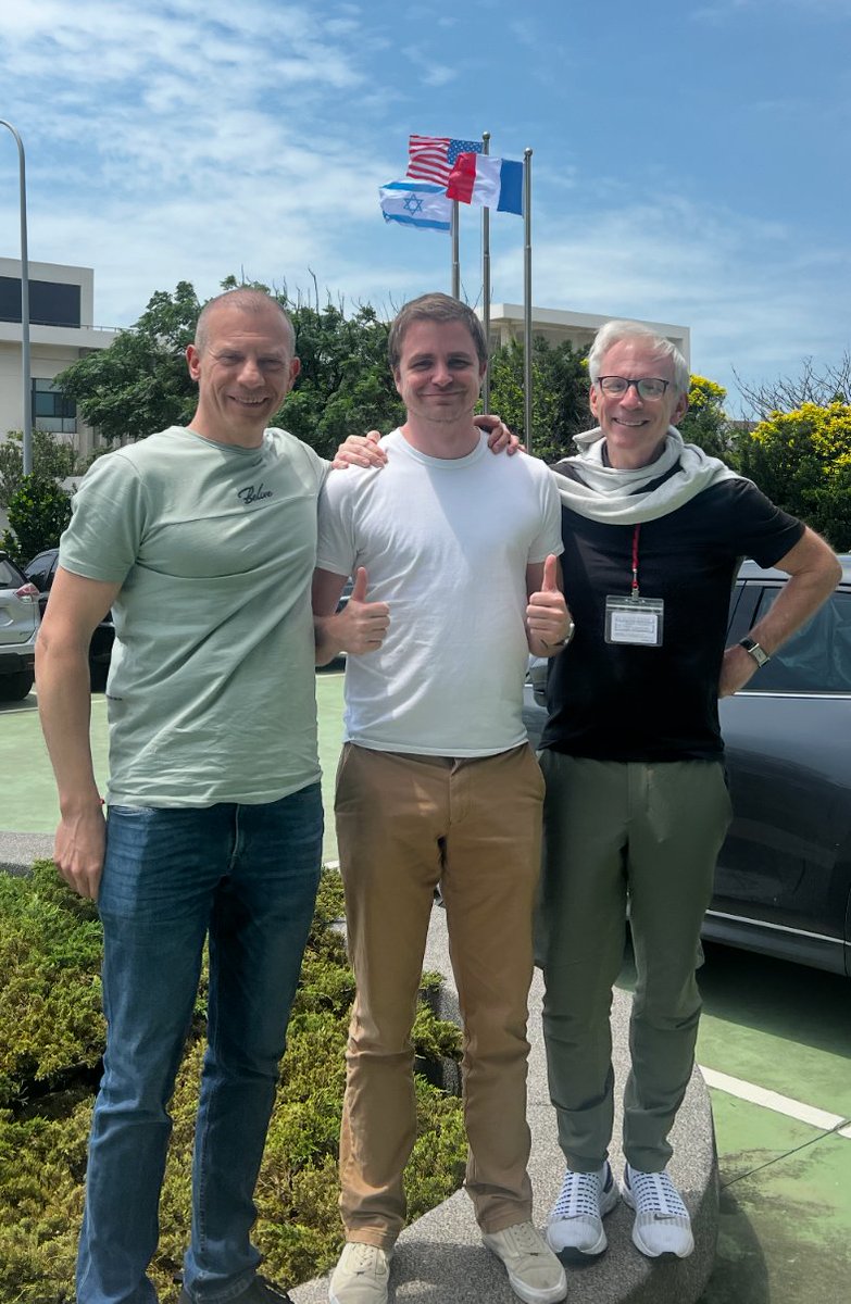 stanlarroque's tweet image. IYKYK. Incredible photo for the XR world if you know these people (and the location/context, but that's for later ;-)).