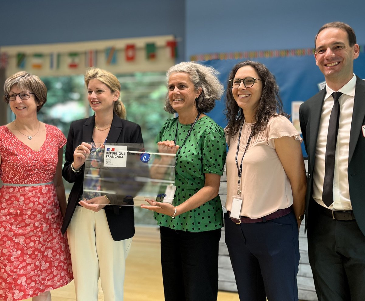 Félicitations à la Washington International School (WIS) qui a reçu le Label #FranceÉducation !

Ce label valorise l’excellence des établissements étrangers dans l’enseignement du français et la promotion de la francophonie. La WIS devient la 3ᵉ école de D.C.  à en être honorée.