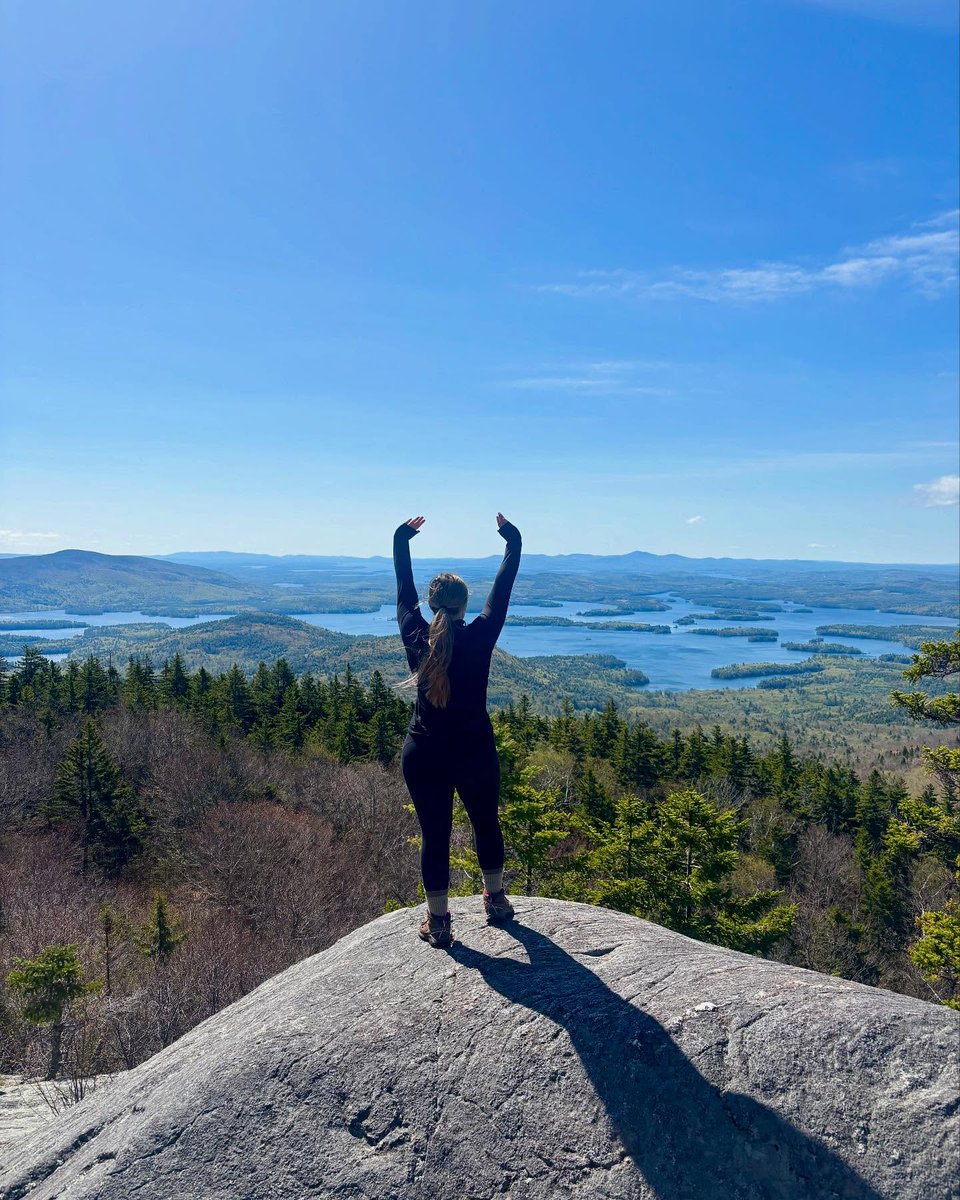 Blue sky + blue lake = mood boosted. 📍 Mt. Morgan and Mt. Percival (just south of the White Mountains)

📸 @anna_hikesnh

#whitemountains #lakesregion #nhlakesandmountains #getoutside #hikenh #discoveryournew