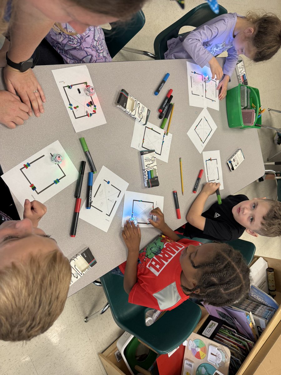 paul_PR0PER's tweet image. Coded butterfly lifecycles with these awesome Kinders today!  #LevelUp @Ozobot