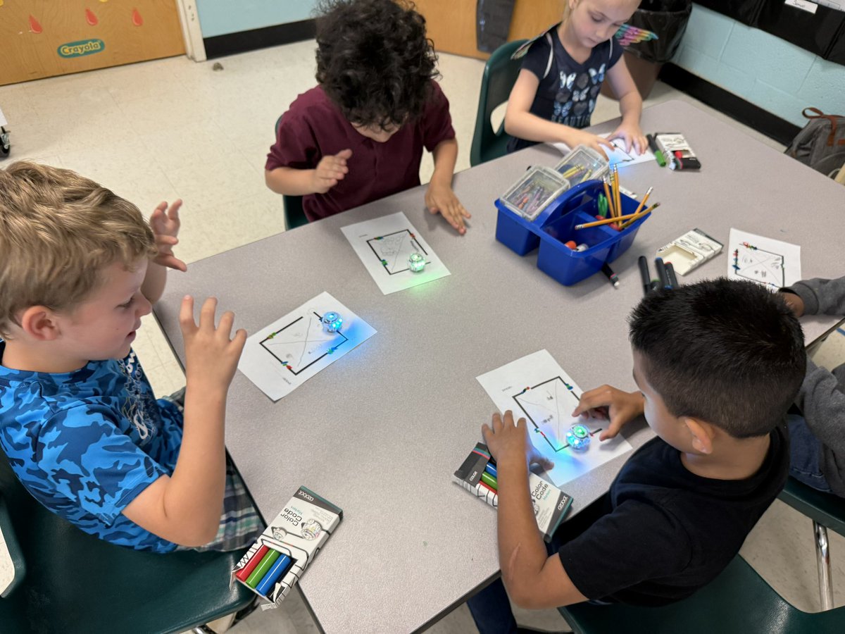 paul_PR0PER's tweet image. Coded butterfly lifecycles with these awesome Kinders today!  #LevelUp @Ozobot