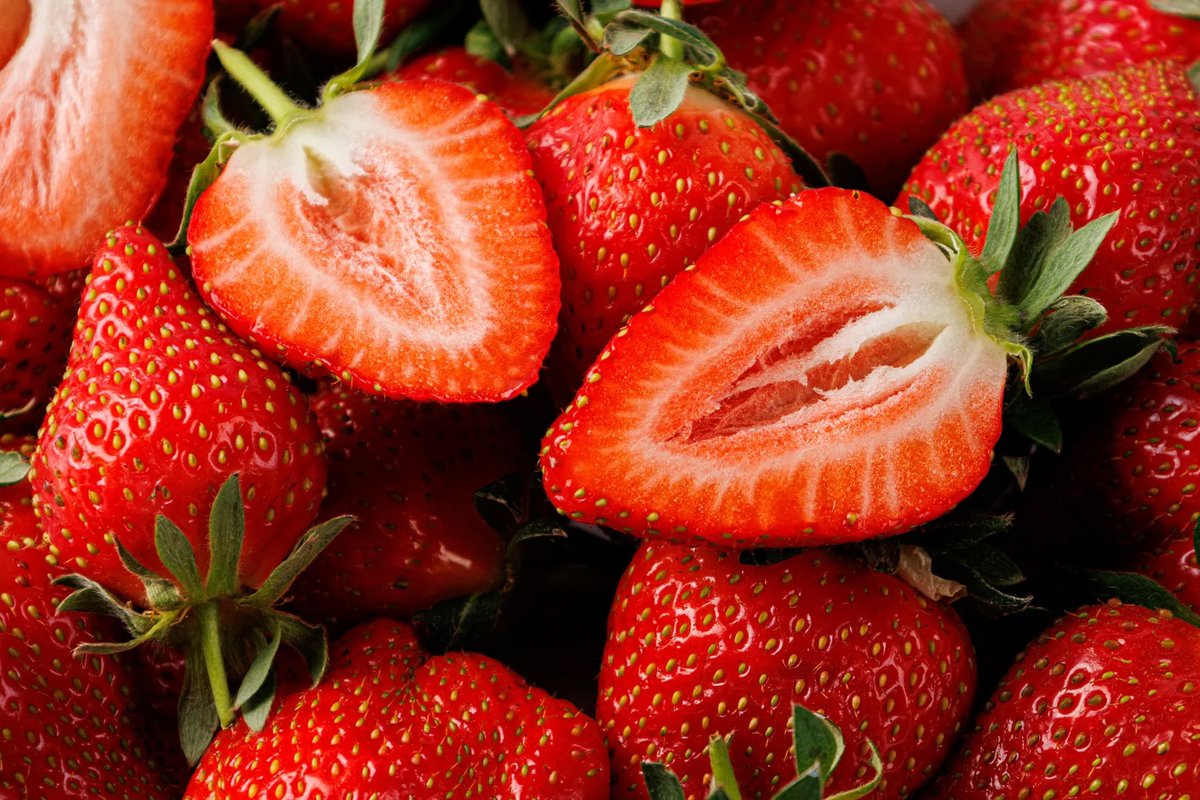 А вы знали, что клубника распространяется не только усами и семенами, но ещё и репостами?

Ретвитните этот твит, а мы выберем трёх счастливчиков, которым подарим по килограмму сладкой сочной ароматной клубники

*отправить подарки сможем туда, где есть наши магазины или доставка