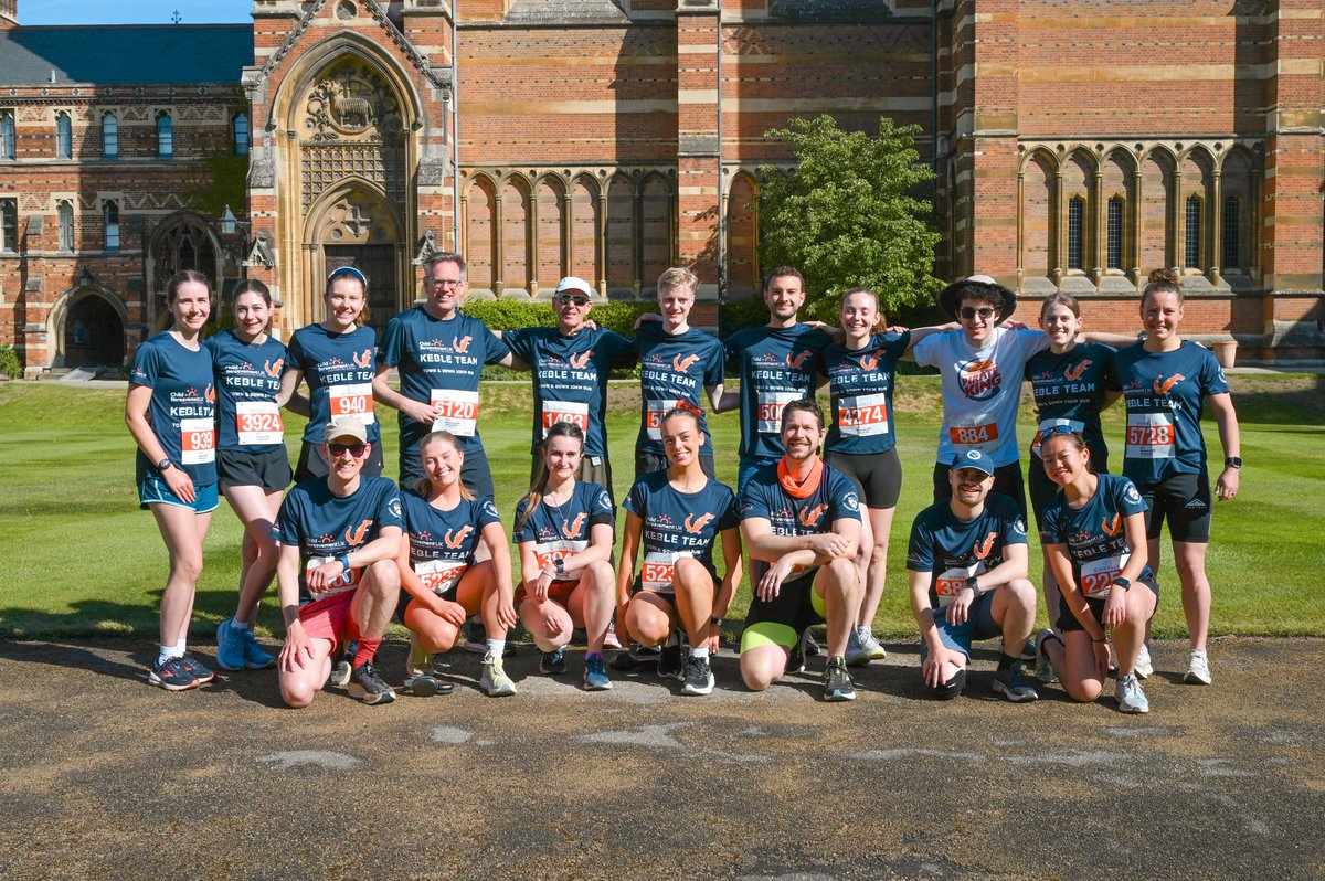 Congratulations to our team of Keble runners who ran the Town and Gown 10k on Sunday, sporting some iconic t-shirts and raising money for Child Bereavement🏃