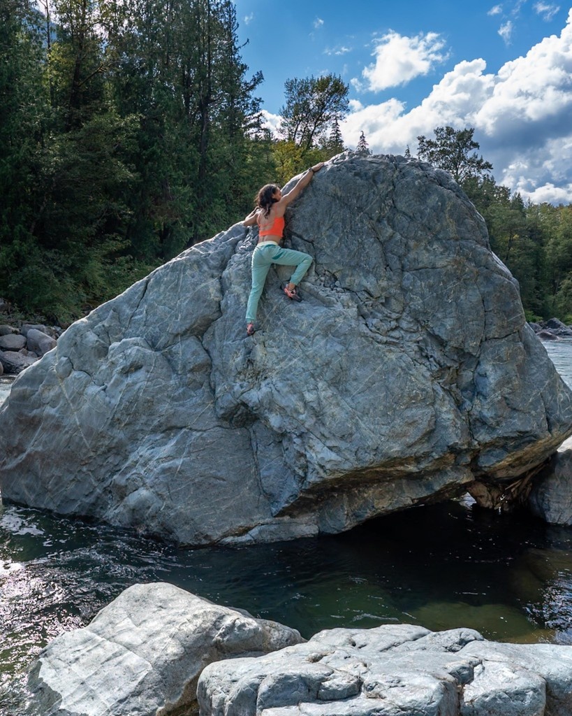 Exploring the boulders of Index, Washington with <a href="/felinefavia/">Favia Dubyk</a>

#lasportiva #bouldering