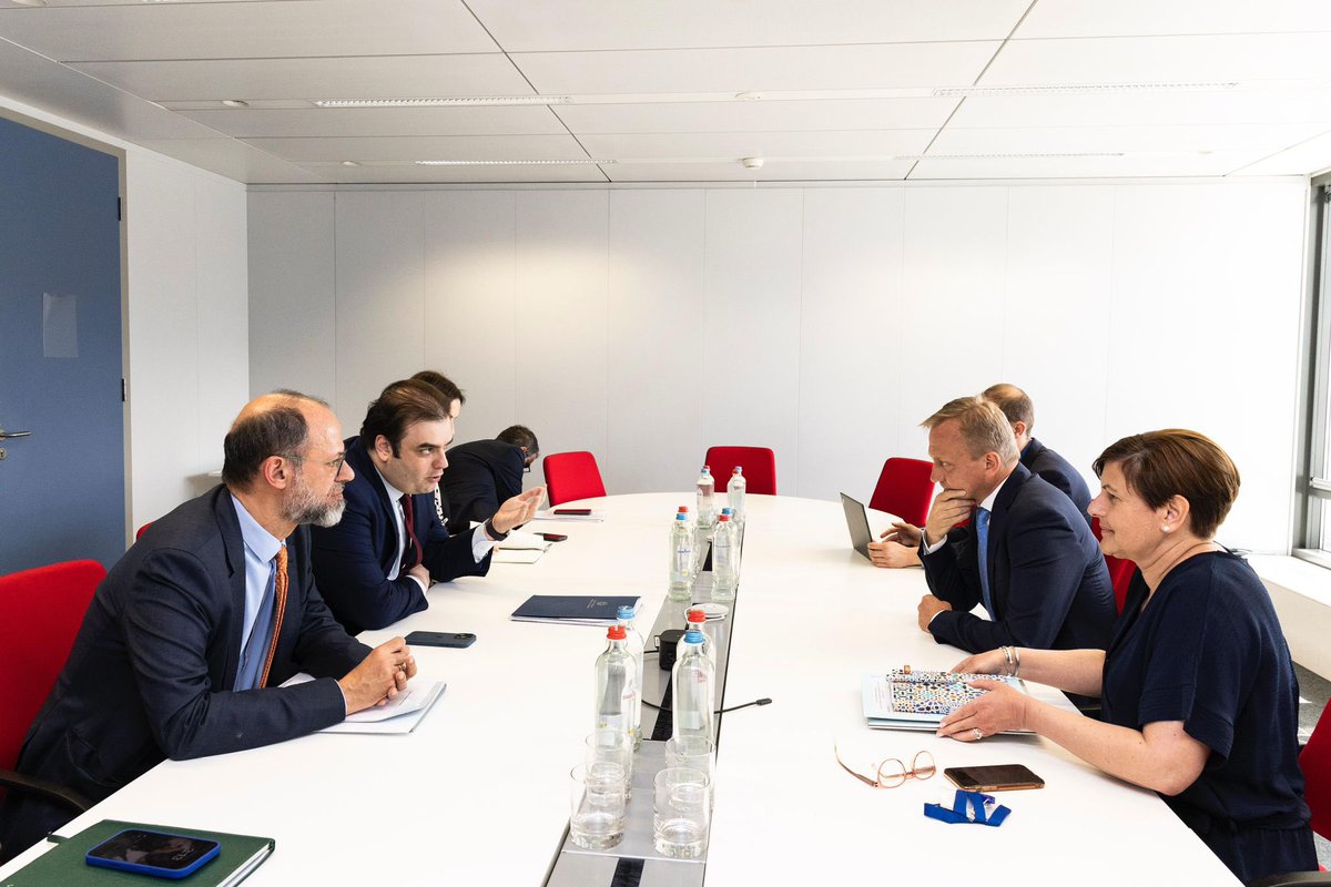 Meeting with Kyriakos <a href="/Pierrakakis/">Kyriakos Pierrakakis</a>, Greece’s Minister of Economy and Finance 🇬🇷🇪🇺, at a particularly timely moment - just ahead of tomorrow’s @EUCommission orientation debate on the next long-term #EUBudget.