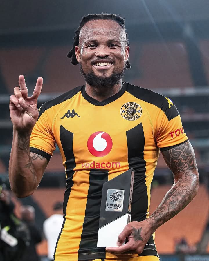 GLMagazine_za's tweet image. 🚨𝐁𝐑𝐄𝐀𝐊𝐈𝐍𝐆;

Utility defender Edmilson Dove is set to leave Kaizer Chiefs at the end of the season, bringing an end to his three-year tenure at Naturena. 

Dove's Agent Mir Sport has secured a new unnamed team in the Gulf region for the Mozambican international.