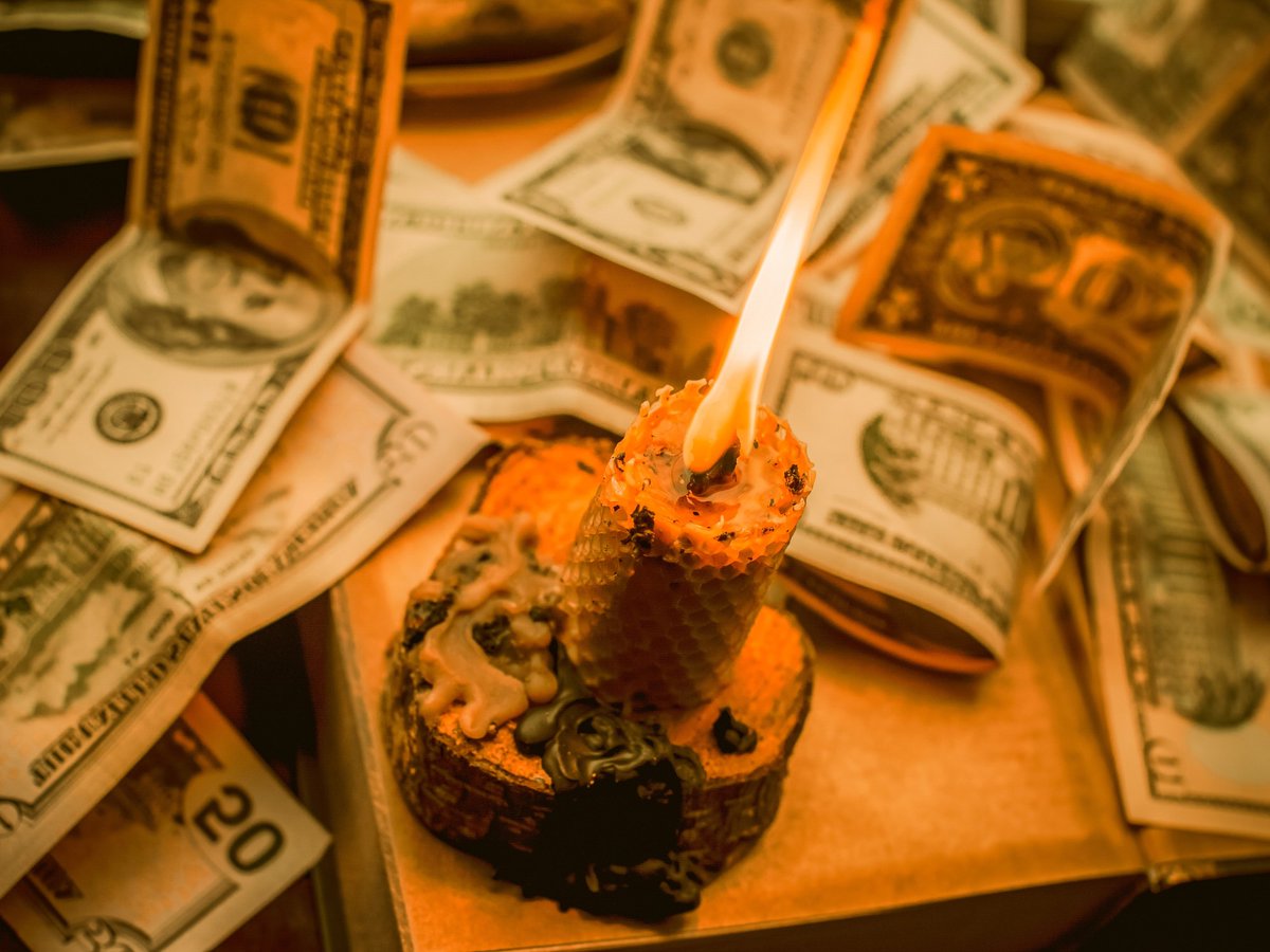 Millonarios serán los que compartan este RITUAL de abundancia!
Hoy pongan su dinero alrededor de una vela amarilla con azúcar. El Martes 13 hará su laburo. 🧙‍♂️🔮