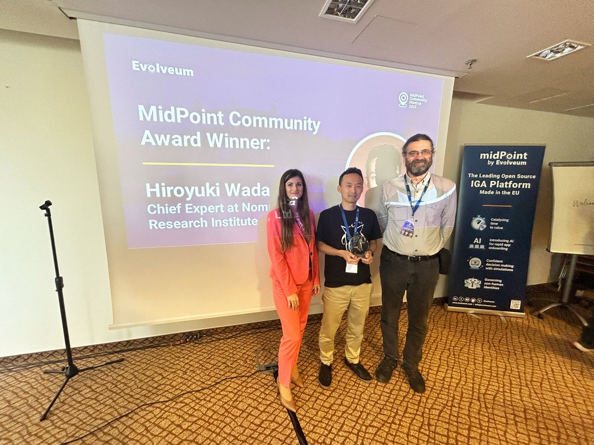 Closing the day at the MidPoint Community Meetup with a glimpse into the future and a celebration! 🎉 Katarína Bolemant, our Chief Product Officer, shared what’s coming in midPoint 4.10 and beyond. We also proudly presented the MidPoint Community Award to Hiroyuki Wada from NRI🏆