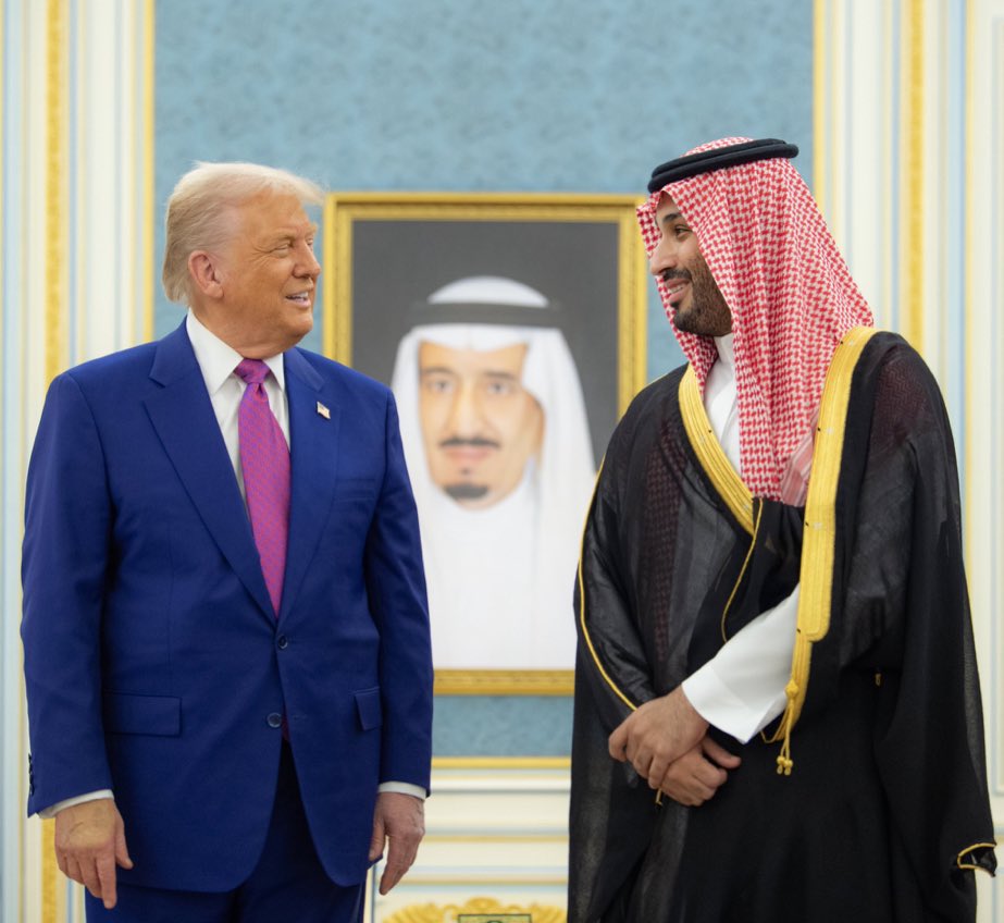 حجم وثقل بلادنا وذكاء وشخصية وعلاقات قيادتنا تفرض نفسها على أي معادله ، أسفرت وانورت بلادنا بضيفنا الكبير 🇸🇦🇺🇸
#ترامب_في_السعودية