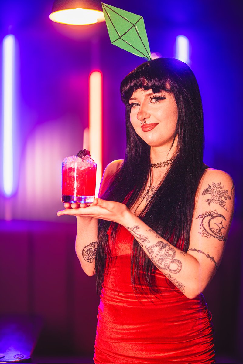 Sul sul! Check out our Bella Goth Marg! 🍋🍹

Cazcabel Reposado
Strawberry Liqueur
Green Chili Syrup
Lime Juice

Had enough of locking your Sims in the basement? Then pop in and try the Bella Goth Marg, available from May 16th!