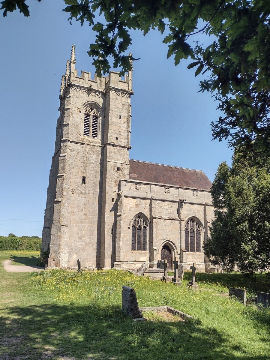 Wall-to-wall sunshine and blue skies at Battlefield this lunchtime. The wildflower meadows around the churchyard are now brimming with flora, while the woodlands around the old fishponds are full of birdsong👌

#Shrewsbury #Shropshire 🔆