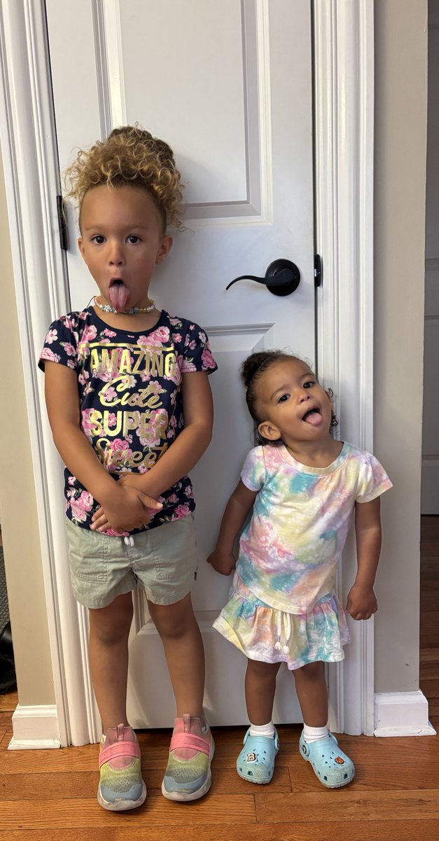 Only 2 more days left of school for Brynlee!! Little sis is very excited!! 😂😄