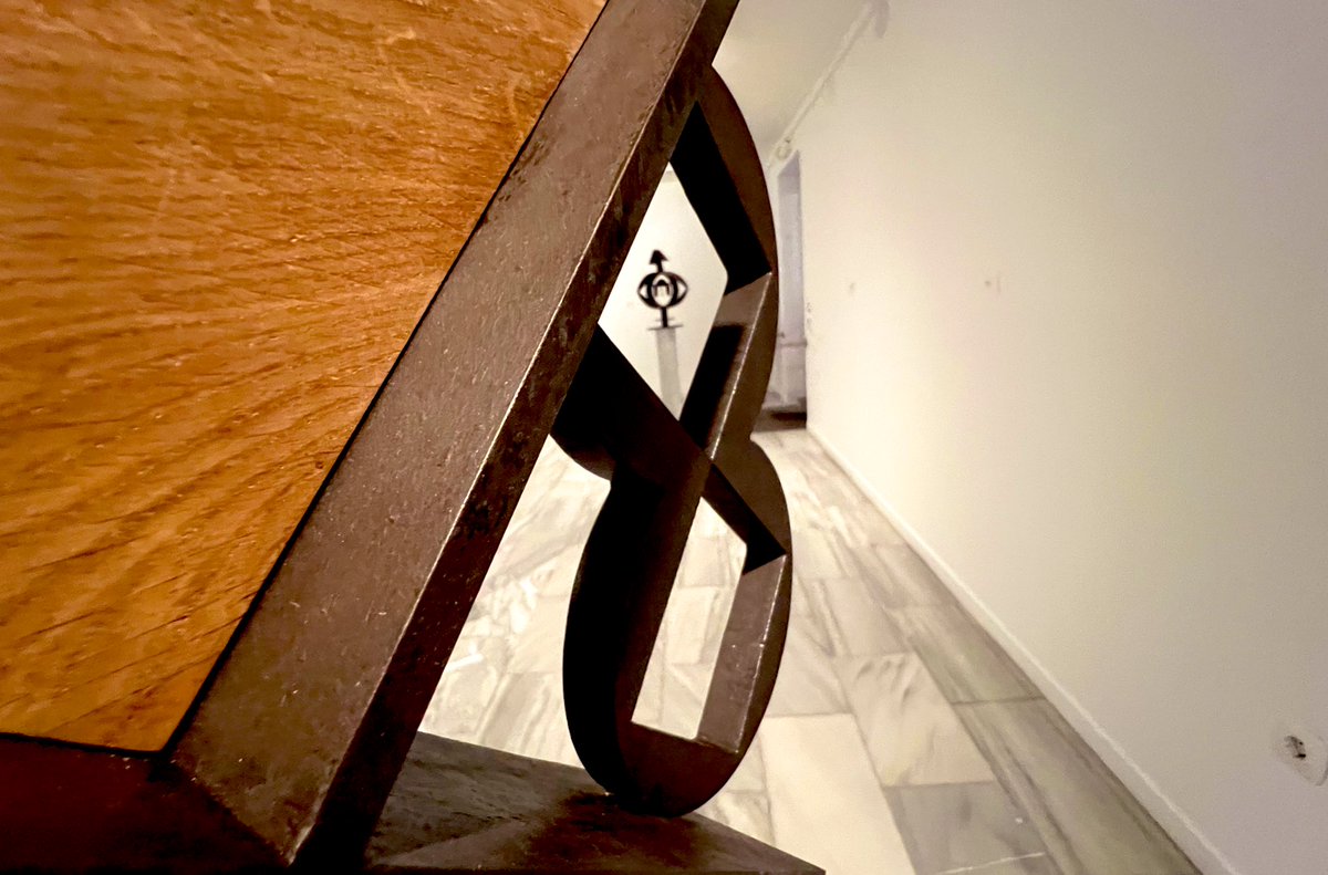 ⚙️ Hasta el 1 de junio, las Salas Mingorance del <a href="/ArchivoMalaga/">Archivo Municipal de Málaga</a> acogen la muestra ‘Narrativa esculpida’, del artista Suso de Marcos. 16 esculturas inéditas realizadas para la 54 <a href="/FLMalaga/">Feria del Libro de Málaga</a> e inspiradas en novelas de autores españoles. 👉 malaga.eu/la-ciudad/agen…