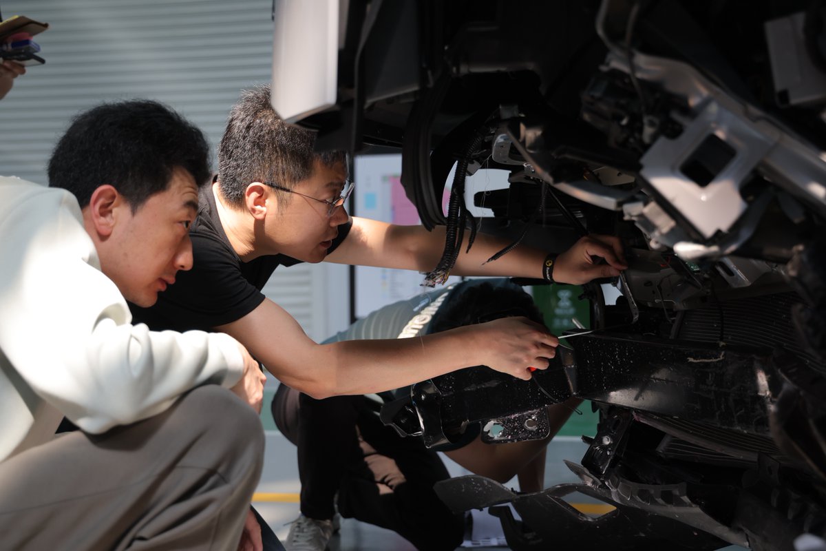 EuroNCAP's tweet image. 🤝 Euro NCAP Hosts First Manufacturers’ Viewing in China 🤝
Today in Tianjin, Euro NCAP, in partnership with CATARC, hosts its first-ever Manufacturers’ Viewing in China, bringing together over 200 attendees. 🦺
euroncap.com🚙
#forsafercars