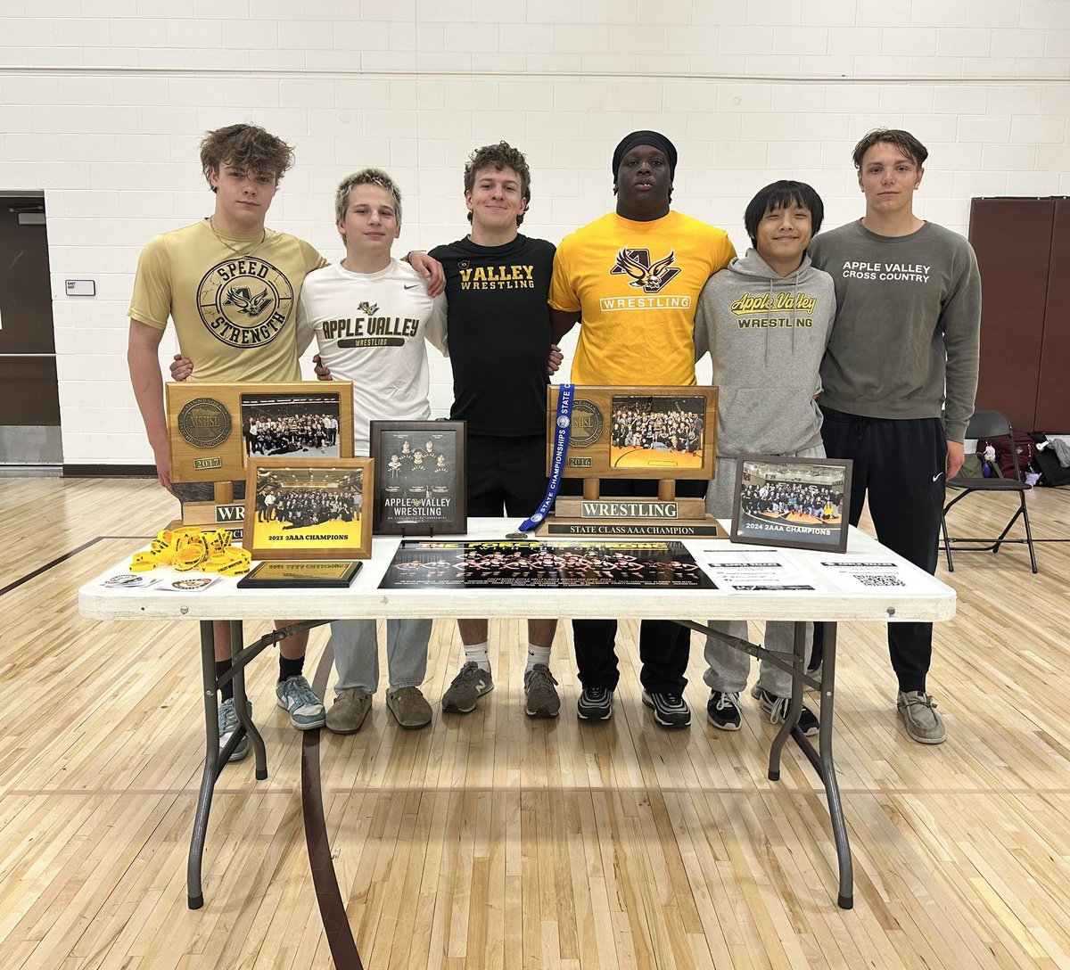 🦅WELCOME CLASS OF 2029!🦅 Apple Valley wrestlers welcome incoming freshmen today at AVHS!! #LiveForGold