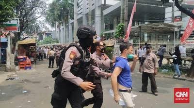 Mr_kingboy077's tweet photo. #End13YearsInLimbo_Indonesia
When young Hazara refugee boys and girls came to Indonesia they were only 13-18 years old but they stuck in Indonesia for 8-13 years, now they have turned 23 to 28 and they still should wait but just God knows how many more years.#freedom
#refugee https://t.co/qNLXQCCcam