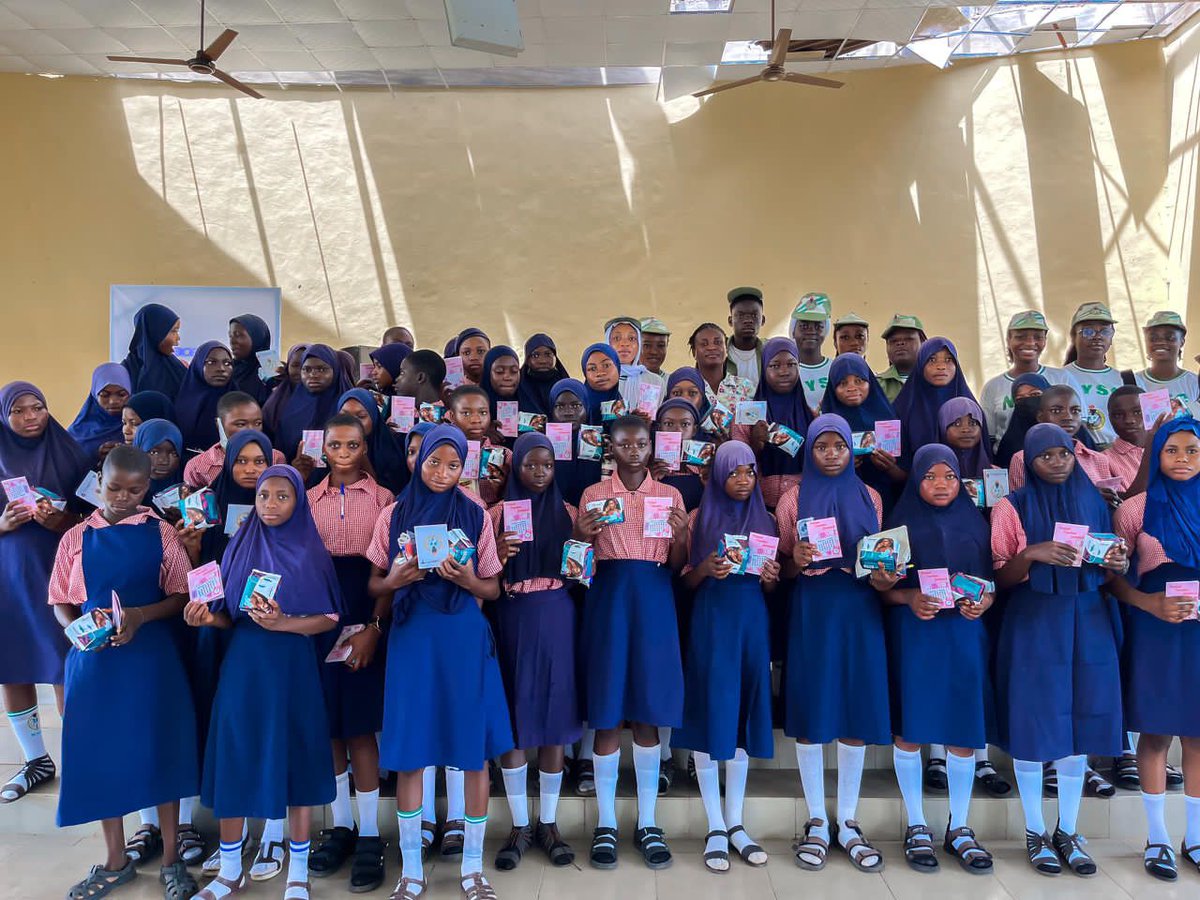 osunofficial's tweet photo. The Medical group of Ede South LGA organised a sensitisation and pad distribution outreach tagged "Pad a Girl" at Ede High School. The programme brought together female students from four selected schools within the local government area.
https://t.co/3mwU4yPfva https://t.co/n8gMr8Mx9I