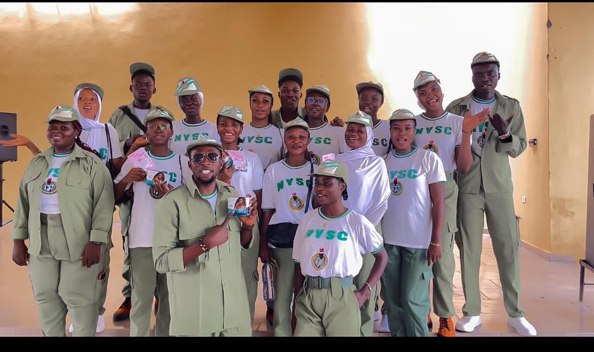 osunofficial's tweet photo. The Medical group of Ede South LGA organised a sensitisation and pad distribution outreach tagged "Pad a Girl" at Ede High School. The programme brought together female students from four selected schools within the local government area.
https://t.co/3mwU4yPfva https://t.co/n8gMr8Mx9I