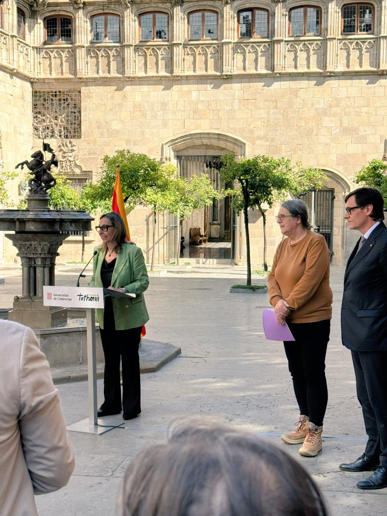Àmbit LGTBI+ CCOO Catalunya (@lgtbiccoocat) on Twitter photo Avui som presents a l’acte institucional del dia internacional contra la LGTBIFÒBIA. Ni un pas enrera! Organització i lluita! A <a href="/ccoocatalunya/">CCOO de Catalunya</a> #SomBarrera: als centres de treball, als carrers i a tot arreu, defensem drets i dignitat. Visquem lliures, visquem sense por! Avui som presents a l’acte institucional del dia internacional contra la LGTBIFÒBIA. Ni un pas enrera! Organització i lluita! A <a href="/ccoocatalunya/">CCOO de Catalunya</a> #SomBarrera: als centres de treball, als carrers i a tot arreu, defensem drets i dignitat. Visquem lliures, visquem sense por!
