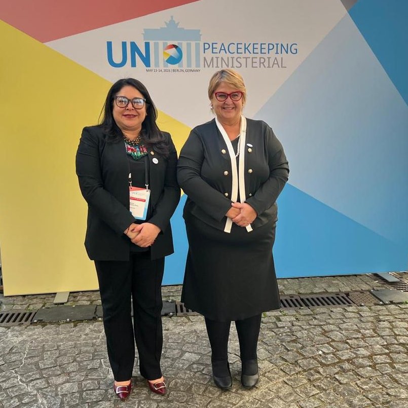 En el marco de la Conferencia Ministerial de <a href="/UNPeacekeeping/">UN Peacekeeping</a> 2025 en Berlín, la #ViceCancillerGT <a href="/Monicabolanos8/">Mónica Bolaños Pérez</a> se reunió con la Ministra de la Defensa Nacional del <a href="/MDN_Uruguay/">MDN Uruguay</a>,  Sandra Lazo.  El encuentro fue clave para agradecer el apoyo y la buena coordinación con los