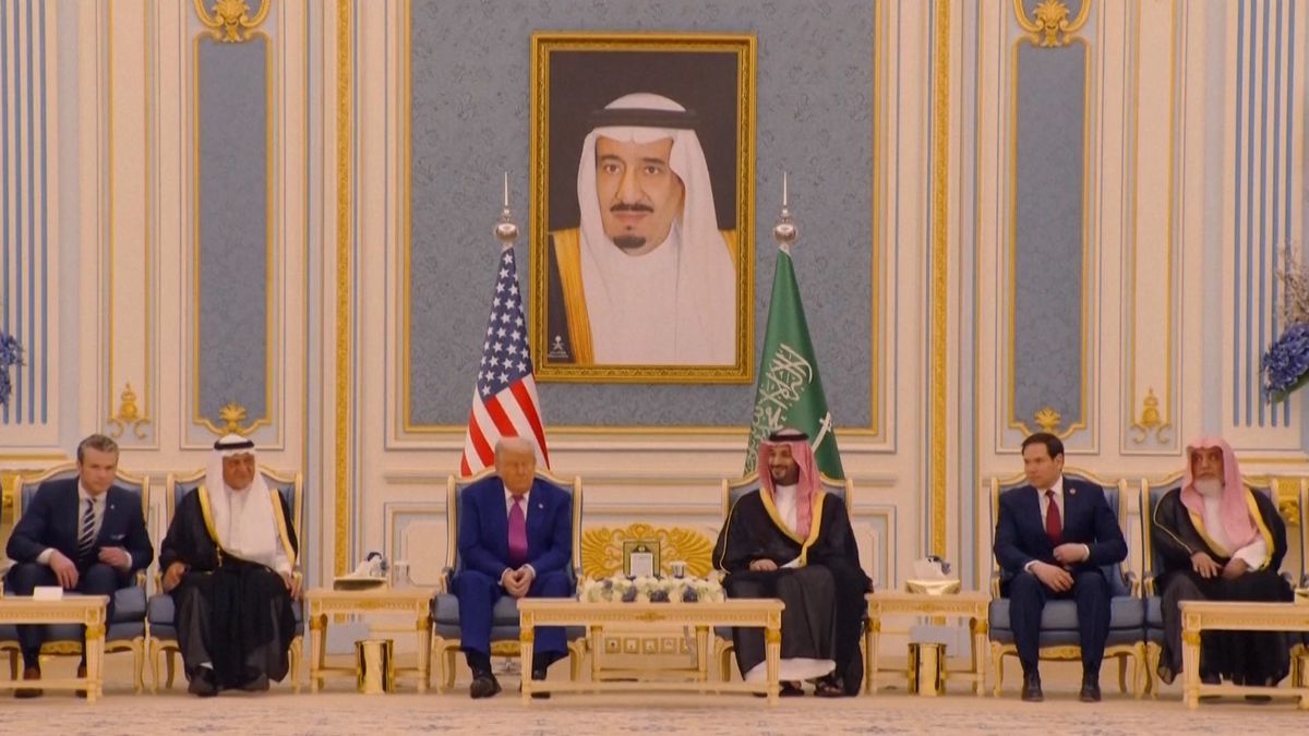 Lynch: Donald Trump takes the PGA Tour’s terms to Saudi Arabia. What will he return with? golfweek.usatoday.com/story/sports/g…