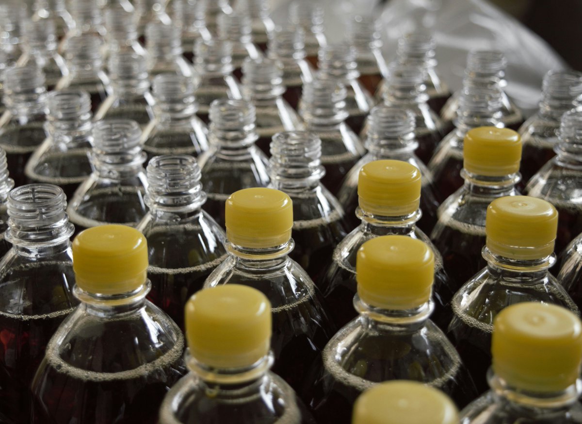 tcddublin's tweet image. Researchers in the @ambercentre, led by Prof. John Boland from @TCD_Chemistry, have discovered that many plastics are manufactured in a way that leads to tiny particles being released into our food and the environment.

Read more at: tcd.ie/news_events/ar…

#TrinityResearch