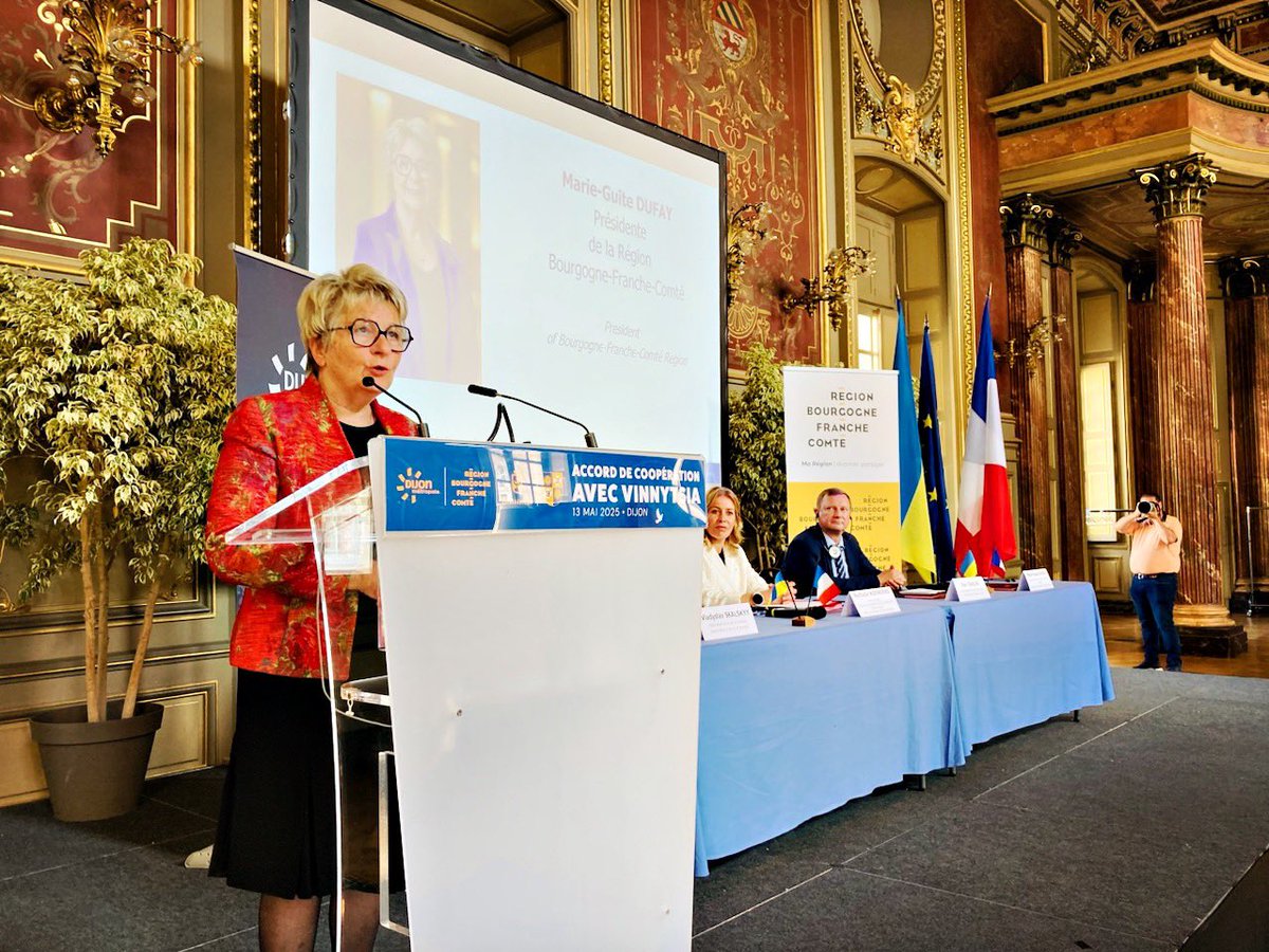 Signature de l’accord de coopération entre <a href="/bfc_region/">Région Bourgogne-Franche-Comté</a>, <a href="/DijonMetropole_/">Dijon Métropole</a> et nos partenaires ukrainiens de #Vinnytsia. Leur combat est aussi le nôtre. Pour la démocratie, l’État de droit, la liberté et la paix. Solidarité avec l’Ukraine et son peuple.