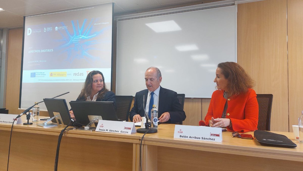 📡 En DIRECTO la sesión de la Gira de #DerechosDigitales en el <a href="/ICABarcelona/">ICAB · Advocacia Barcelona</a>.
🤝 Con <a href="/redpuntoes/">Red.es</a> y <a href="/ENATIC1/">ENATIC</a>.
El decano <a href="/JesusFamilex/">Jesús Sánchez García</a> destaca: "El mundo es esencialmente tecnológico" y subraya el papel clave de la Carta de Derechos Digitales.

#PlanDeRecuperación #NextGenerationEU