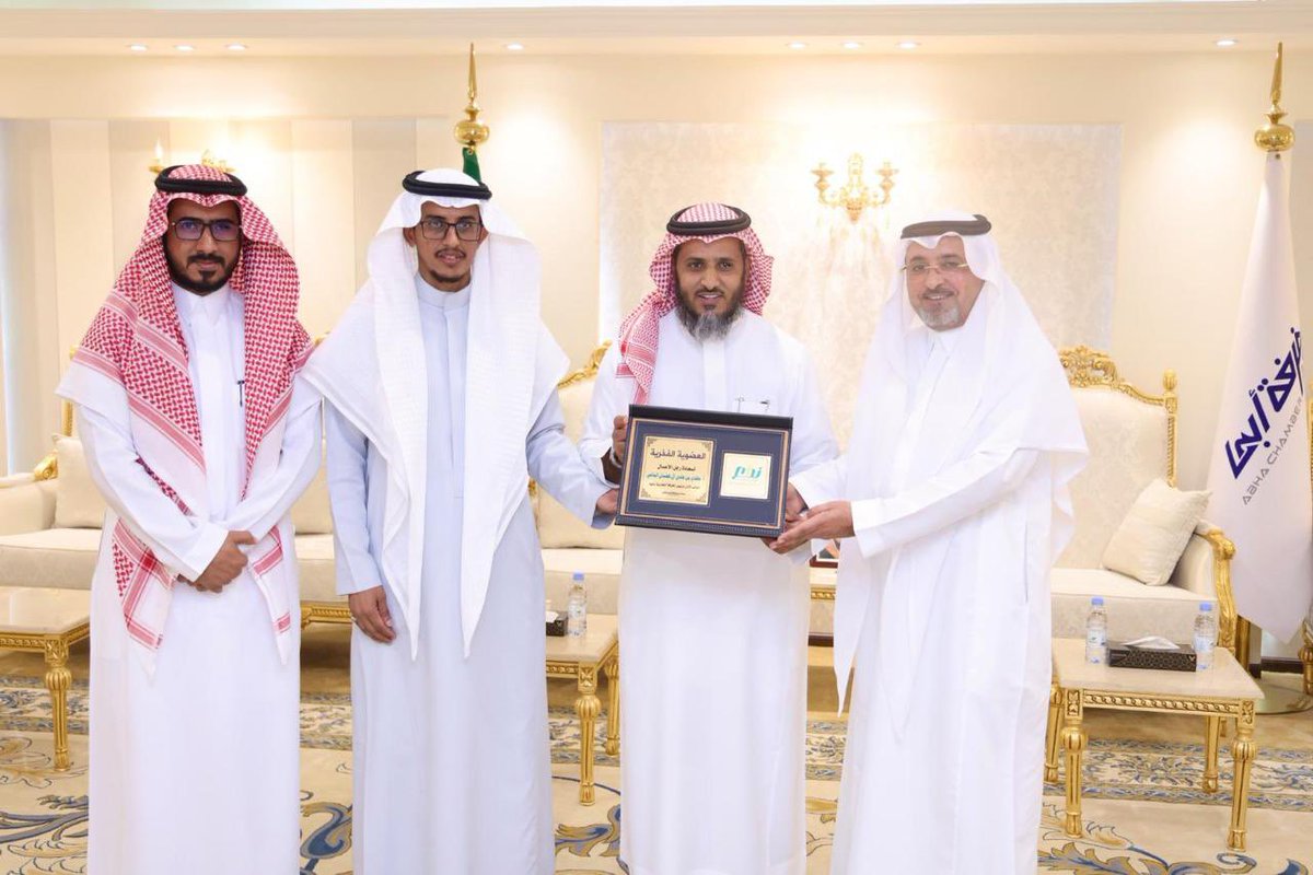 #خبر 
توقيع شراكة استراتيجية جديدة بين:
 الغرفة التجارية بأبها<a href="/abhachamber/">غــرفــة أبــهــا</a>
 و #جمعية_نفع_الشبابية برجال ألمع ،تهدف إلى تقديم خدمات اجتماعية وتطويرية وتدريبية بين الطرفين ؛ لتصنع أثراً إيجابياً يلهم رواد الأعمال من شباب وفتيات المحافظة.

✨كما تشرفت الجمعية بمنح العضوية الفخرية