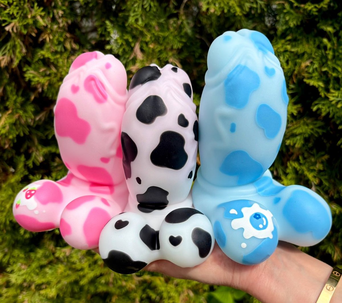 Made some special cows for AltStar fan appreciation day in Las Vegas!🥛🐮

If anyone is still interested in tickets for the event please refer to <a href="/AltPornNet/">AltPornNet</a> pinned post.
We hope to see some of ya’ll there 🥰